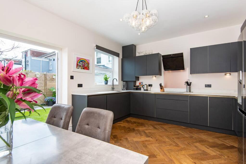 Villa Newly Renovated Victorian House With Free Parking Hove Exterior foto